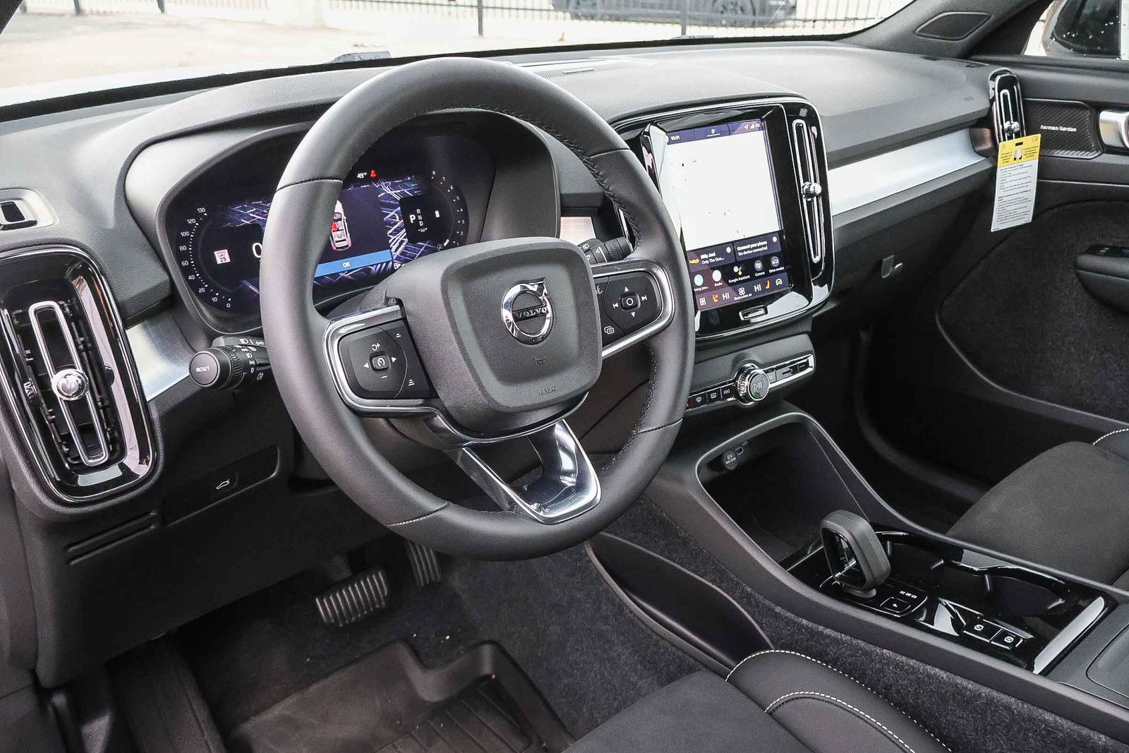 New 2026 Volvo XC40 B5 Ultra w/ Climate Package image 28