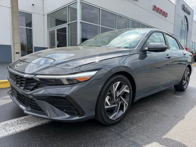 Used 2025 Hyundai Elantra SEL FWD image 4