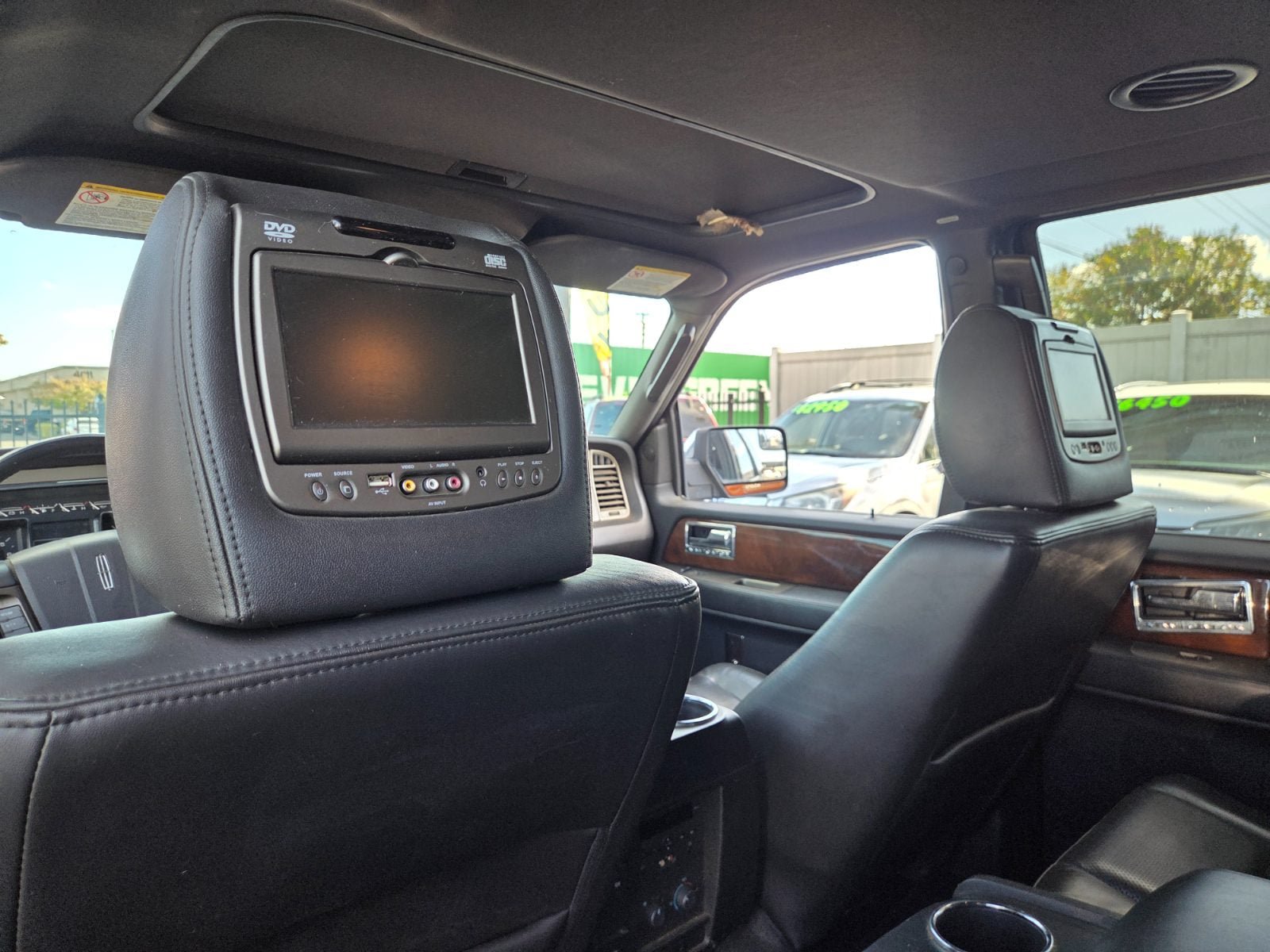 Used 2014 Lincoln Navigator 4WD image 11