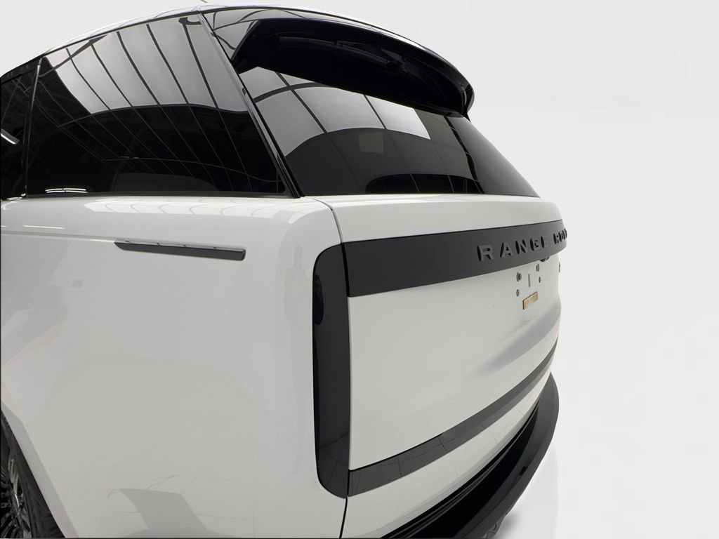 Used 2023 Land Rover Range Rover Long Wheelbase SE image 10