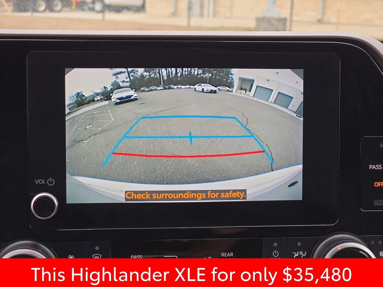 Used 2023 Toyota Highlander XLE image 32