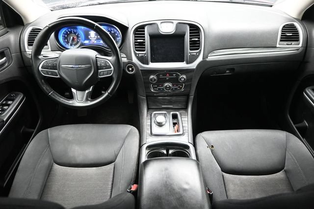 Used 2019 Chrysler 300 Touring w/ Chrome Appearance Package RWD image 14