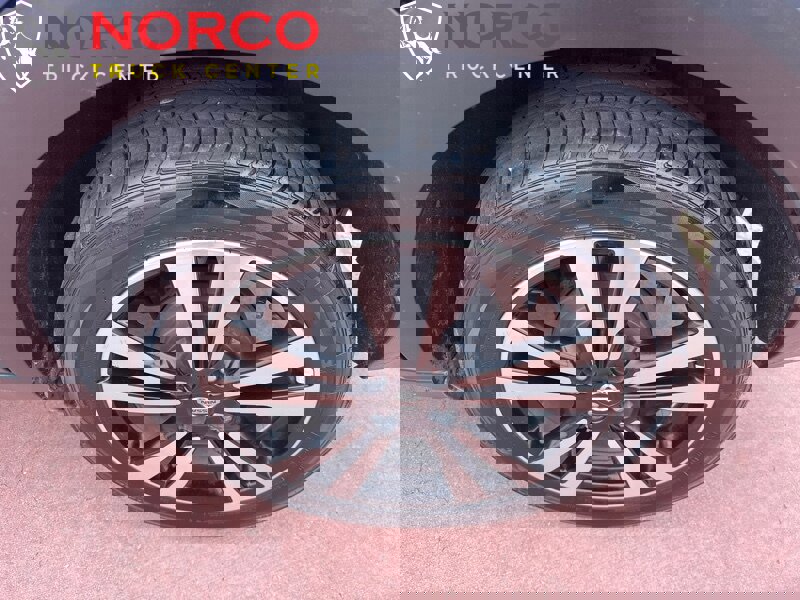 Used 2019 Nissan Kicks SV image 13