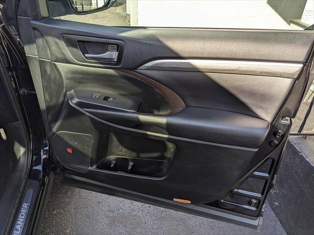 Used 2019 Toyota Highlander AWD V6 image 21