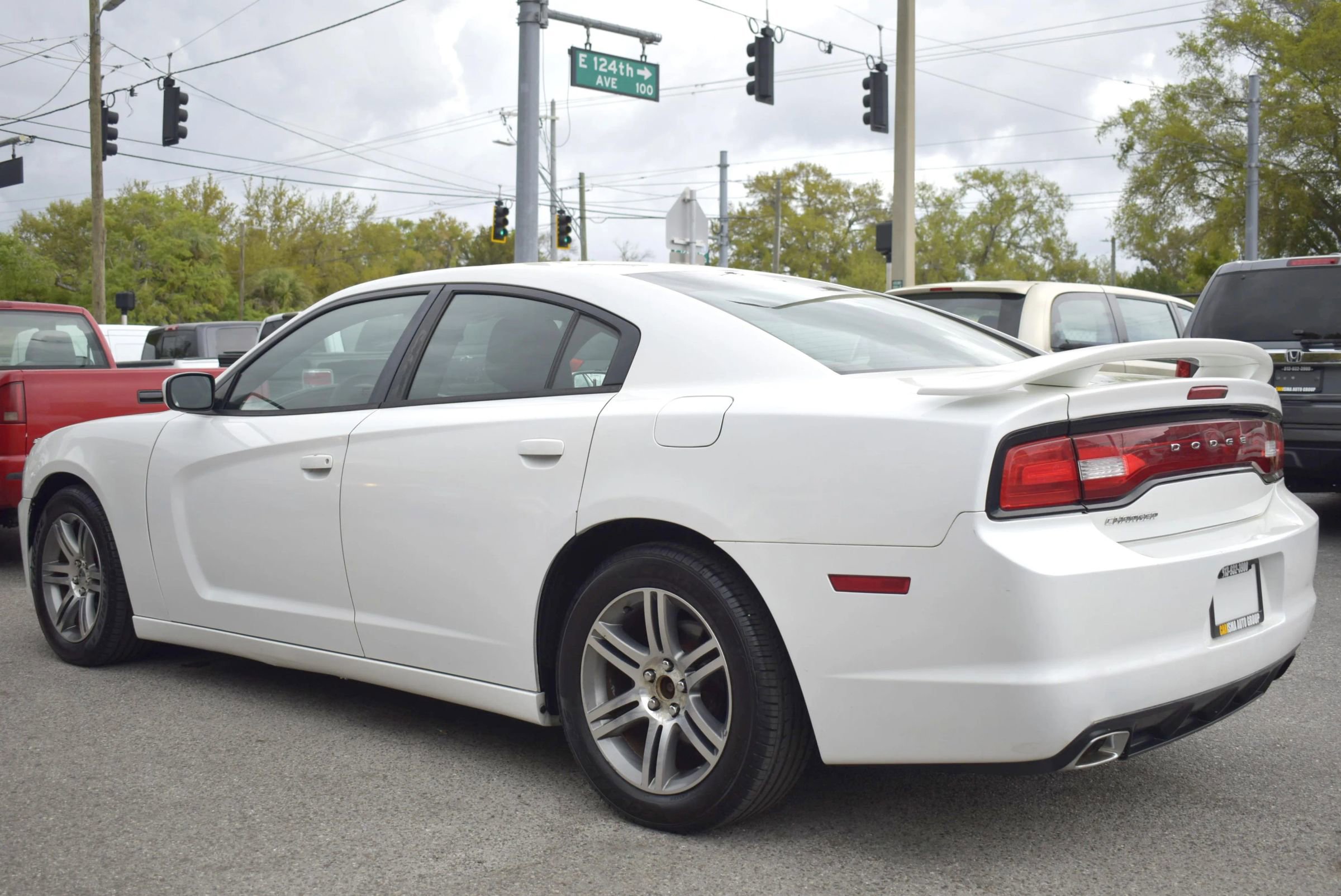 Used 2013 Dodge Charger SE RWD image 5