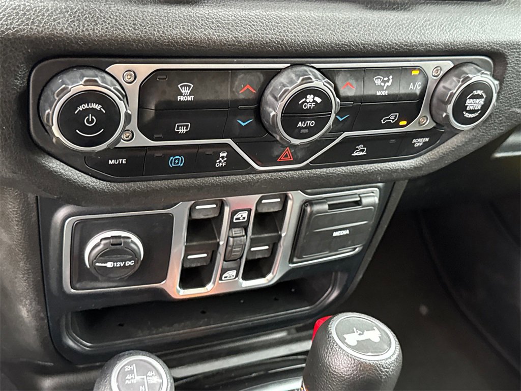 Used 2024 Jeep Wrangler Unlimited image 31