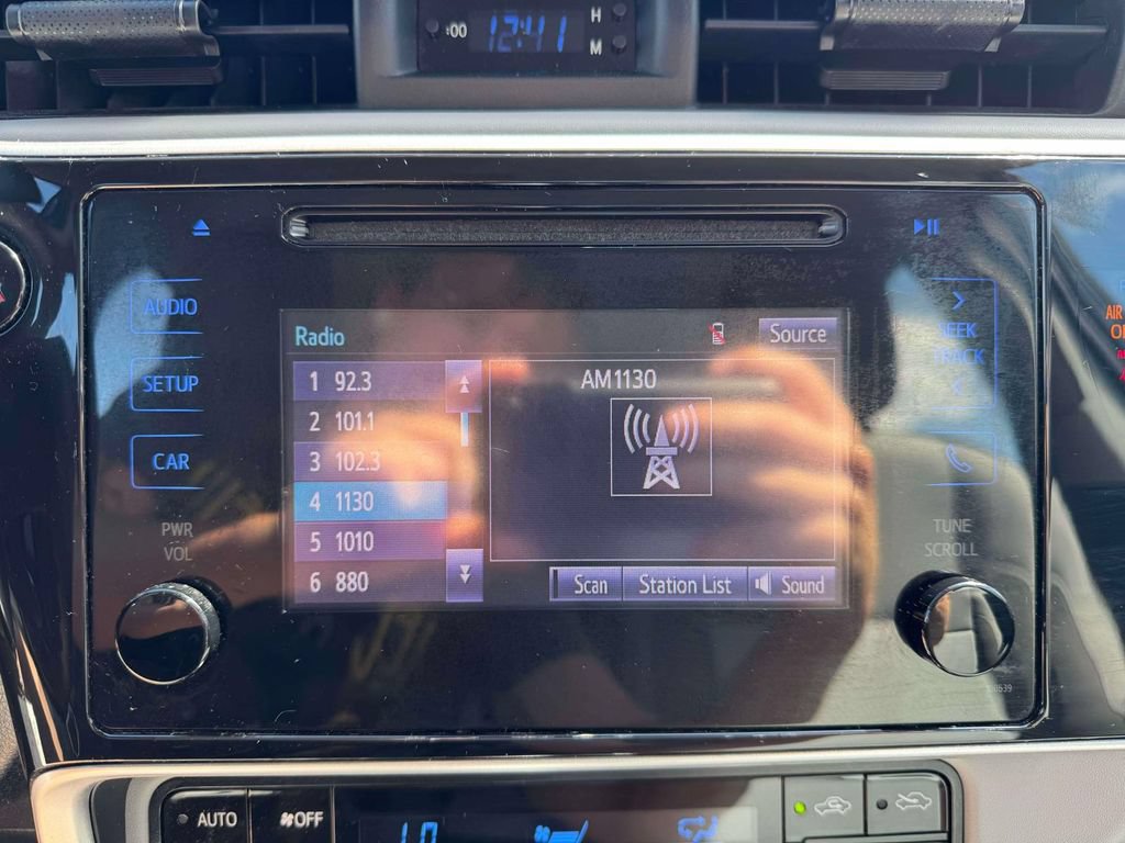 Used 2018 Toyota Corolla LE FWD image 29