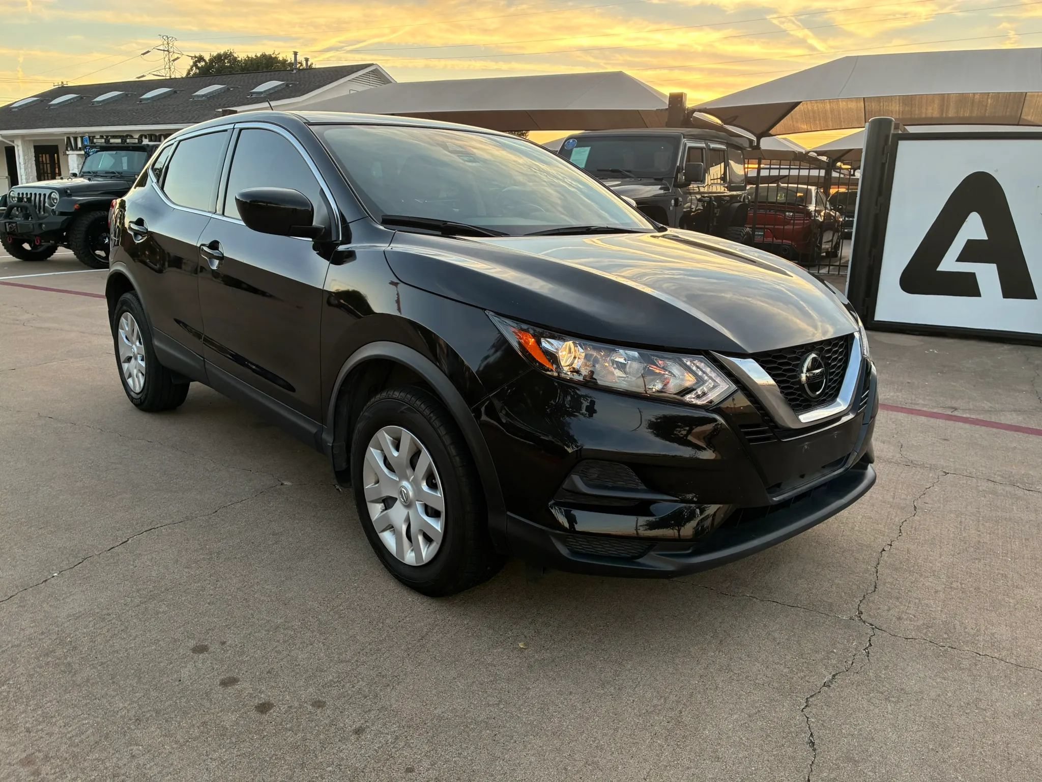 Used 2020 Nissan Rogue Sport S FWD image 1