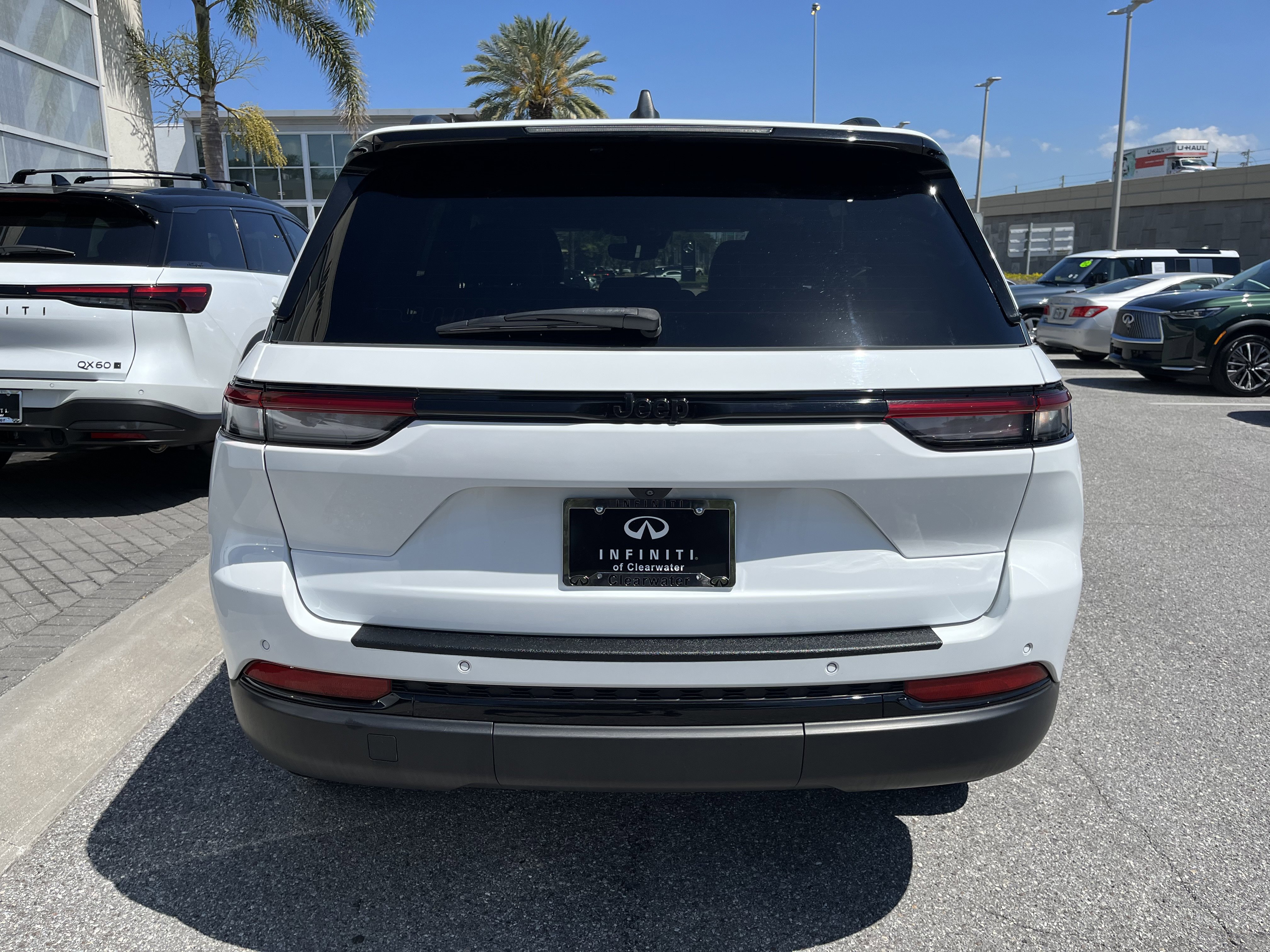 Used 2024 Jeep Grand Cherokee Altitude image 7