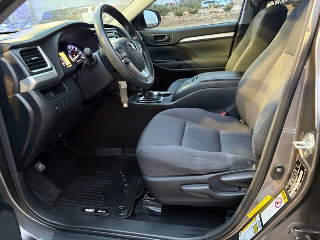 Used 2015 Toyota Highlander LE image 13