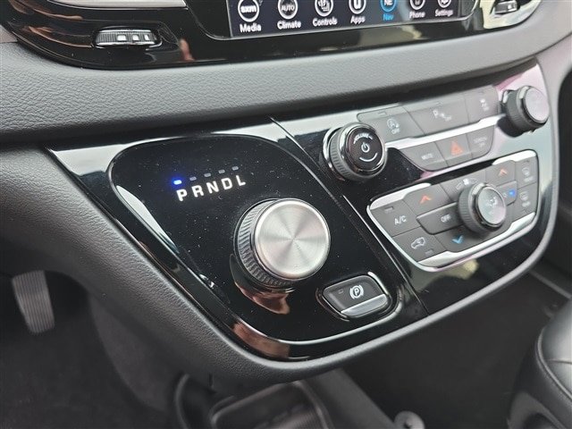 Used 2020 Chrysler Pacifica Touring-L Plus w/ S Appearance Package FWD image 16