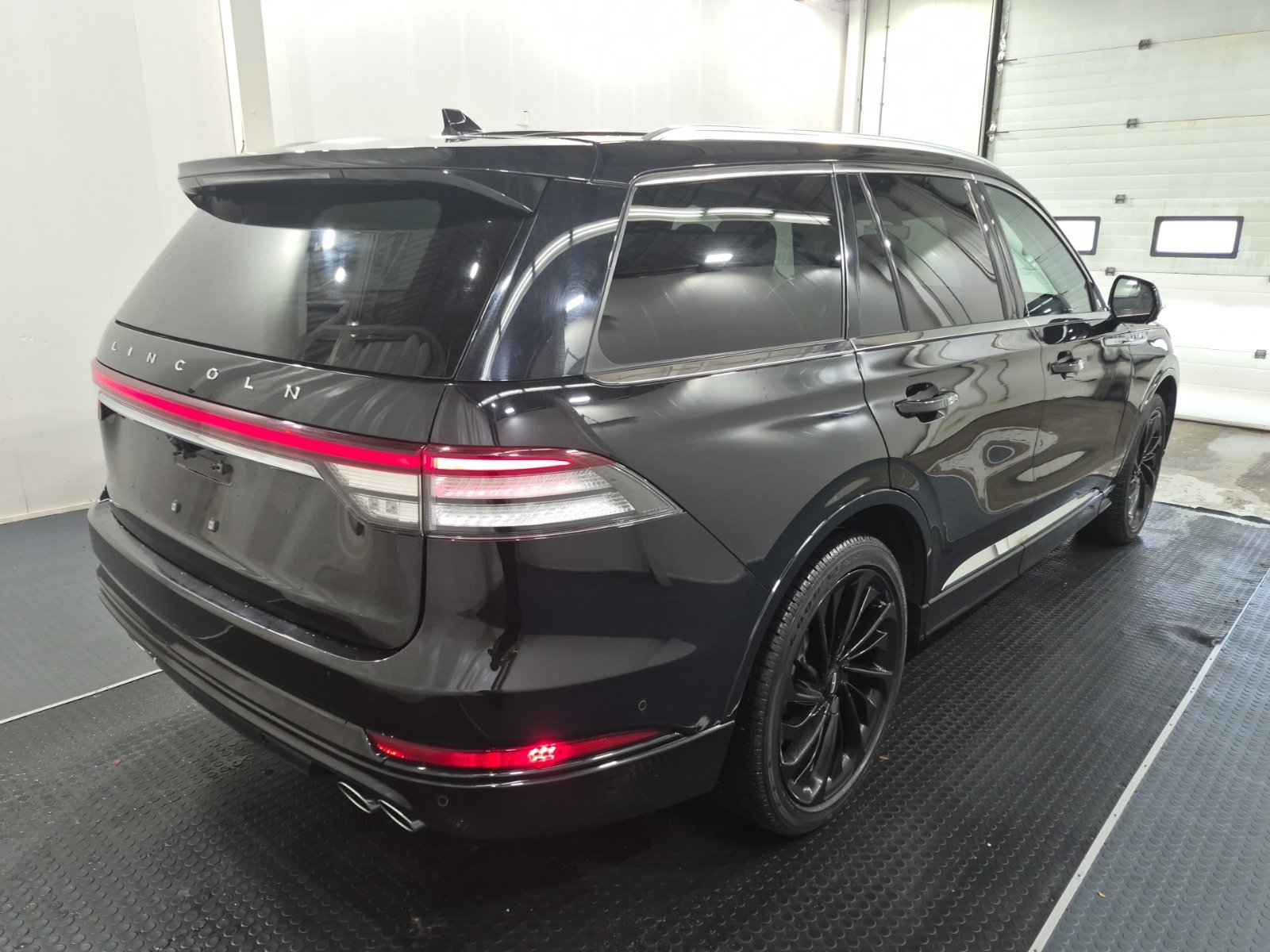 Used 2021 Lincoln Aviator Reserve AWD/4WD image 3