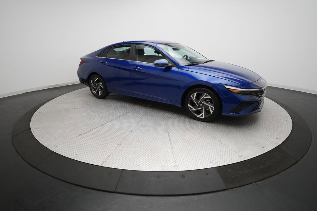 Used 2025 Hyundai Elantra Limited image 36