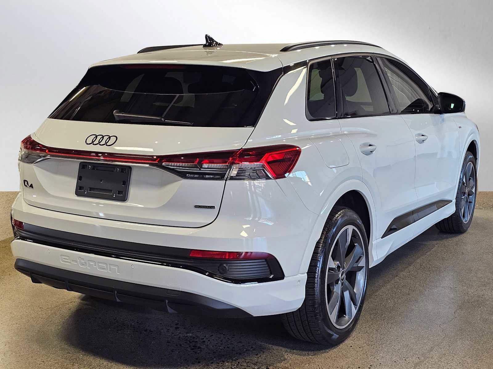 Used 2024 Audi Q4 e-tron Premium Plus image 7