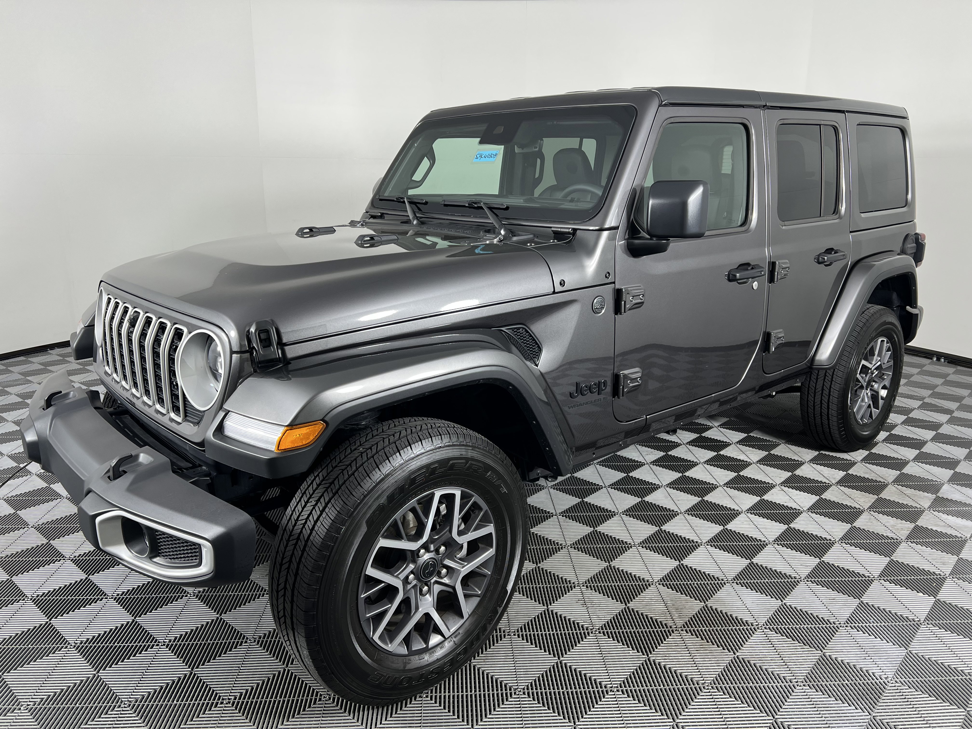 Used 2025 Jeep Wrangler Unlimited Sahara AWD/4WD image 8