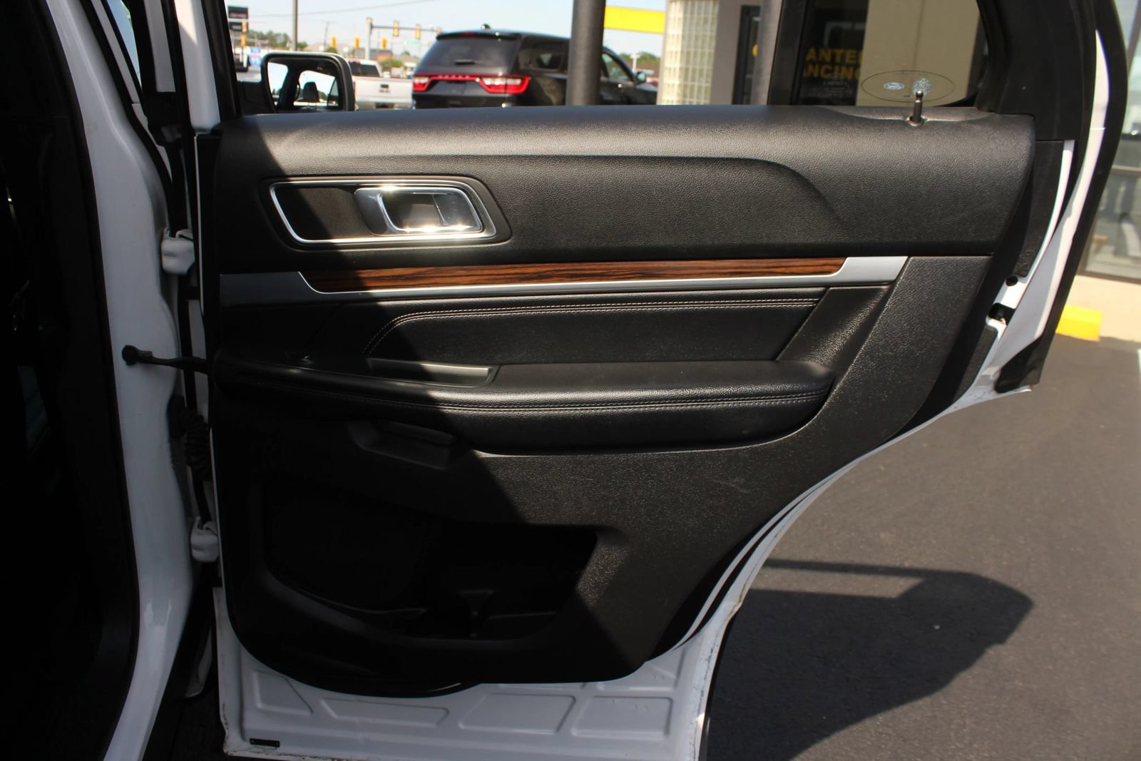 Used 2018 Ford Explorer Limited w/ Equipment Group 301A AWD/4WD image 14