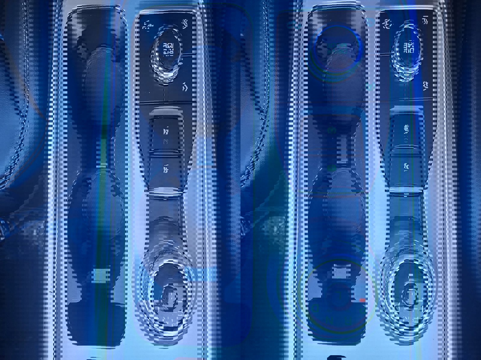 Used 2024 Ford Explorer XLT w/ Equipment Group 202A image 12