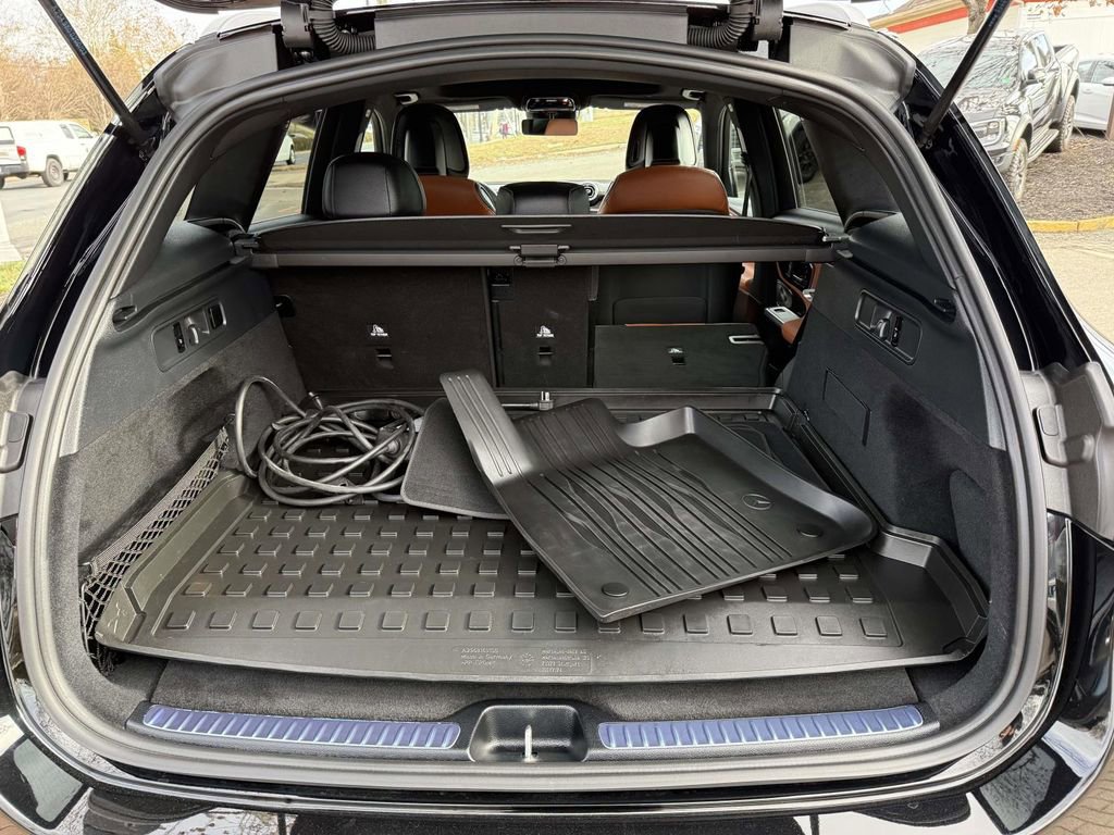 Used 2025 Mercedes-Benz GLC 350e 4MATIC image 8