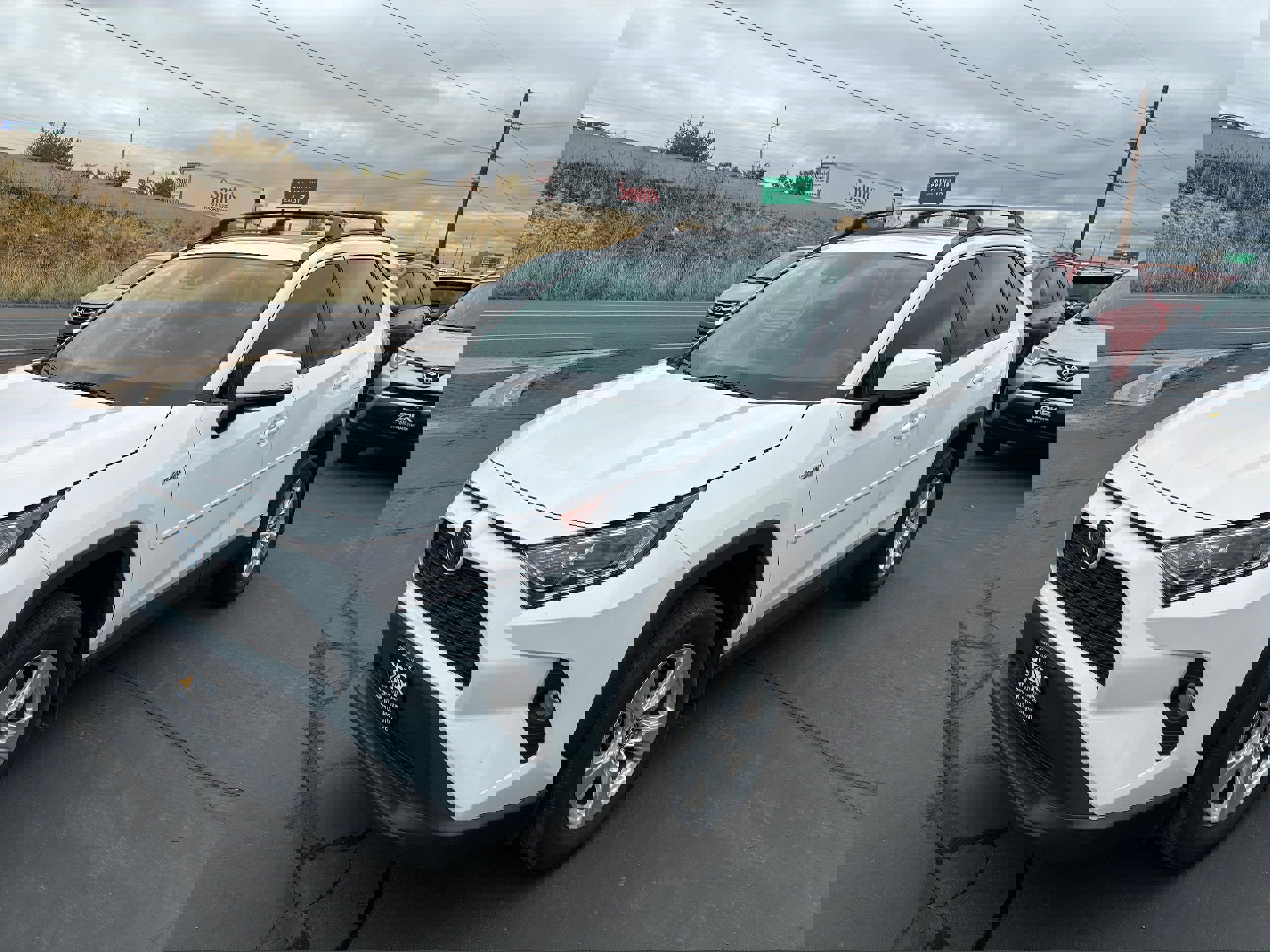Used 2020 Toyota RAV4 XLE image 2