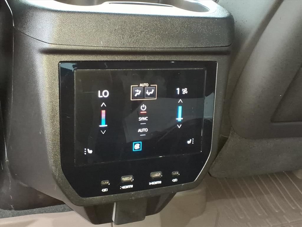 Used 2025 GMC Yukon Denali Ultimate w/ LPO, Floor Liner Package AWD/4WD image 28