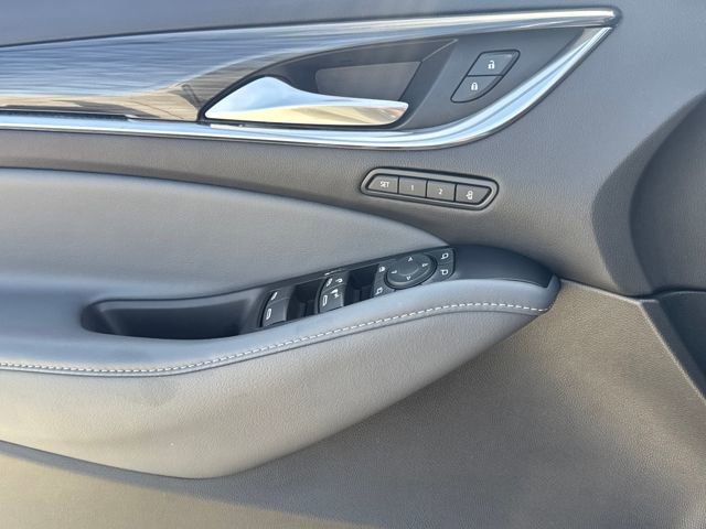 Used 2024 Buick Enclave Premium image 19