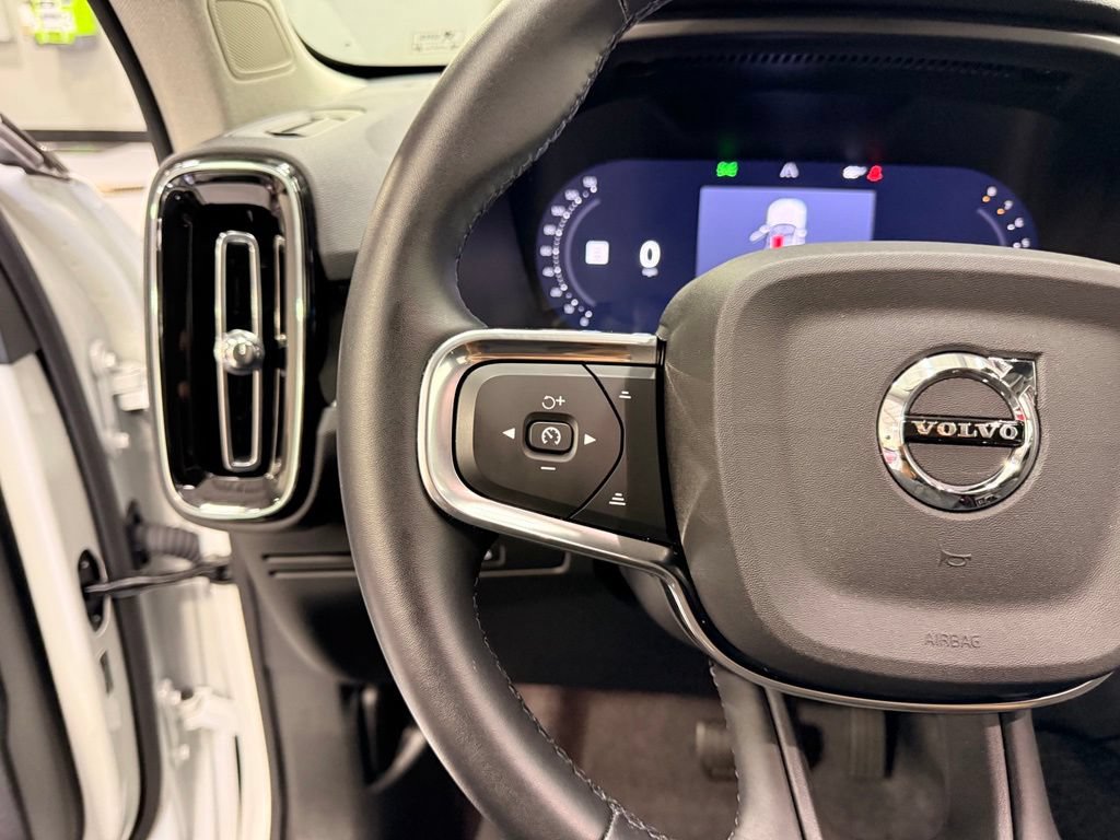 Used 2026 Volvo XC40 B5 Plus AWD/4WD image 13