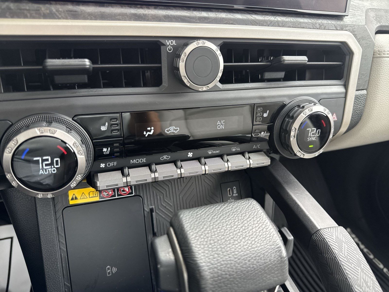 Used 2024 Toyota Tacoma Limited w/ Limited Package (LT) AWD/4WD image 21