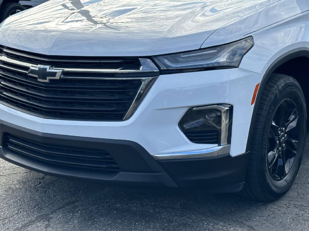 Used 2023 Chevrolet Traverse LS w/ Midnight/Sport Edition FWD image 8