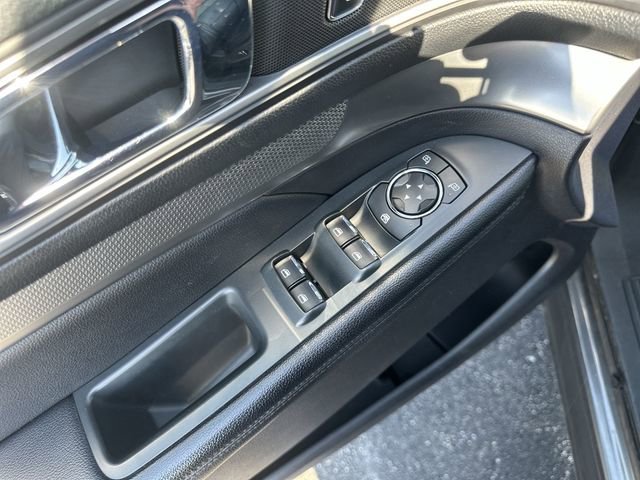 Used 2018 Ford Explorer XLT w/ Equipment Group 202A AWD/4WD image 17