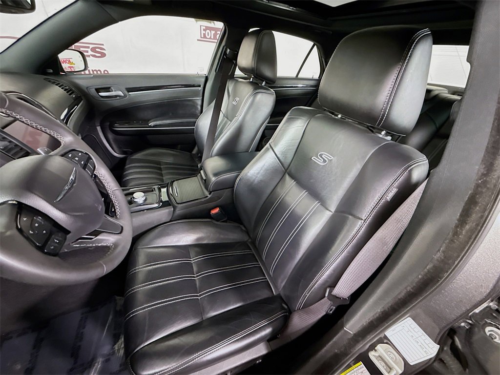Used 2023 Chrysler 300 S image 28