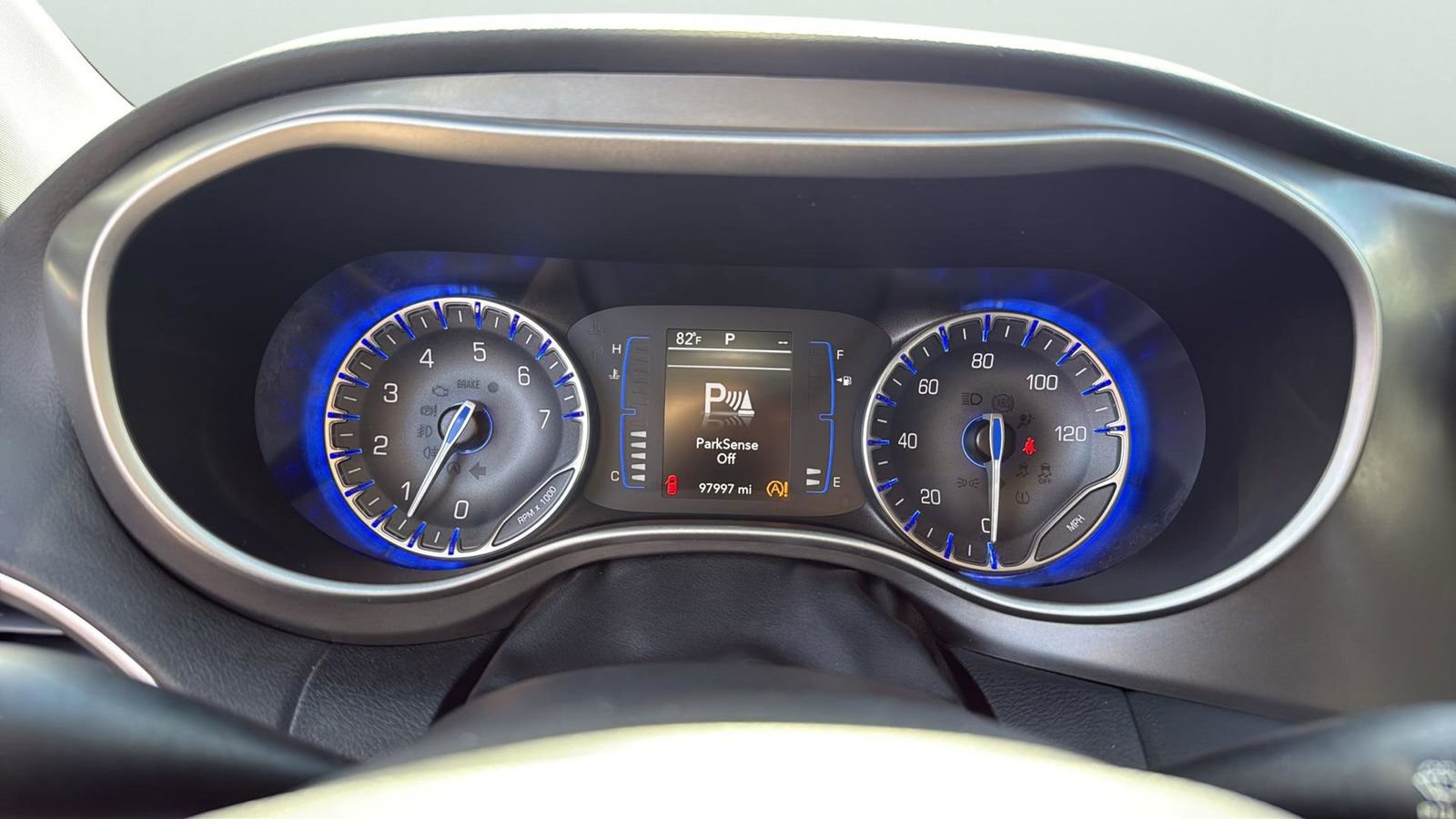 Used 2020 Chrysler Pacifica Touring-L image 14