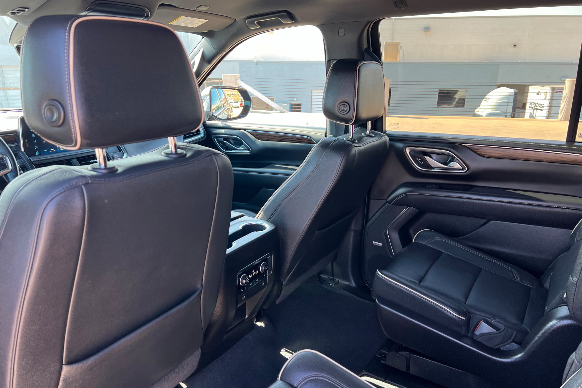 Used 2023 Chevrolet Suburban Premier AWD/4WD image 20