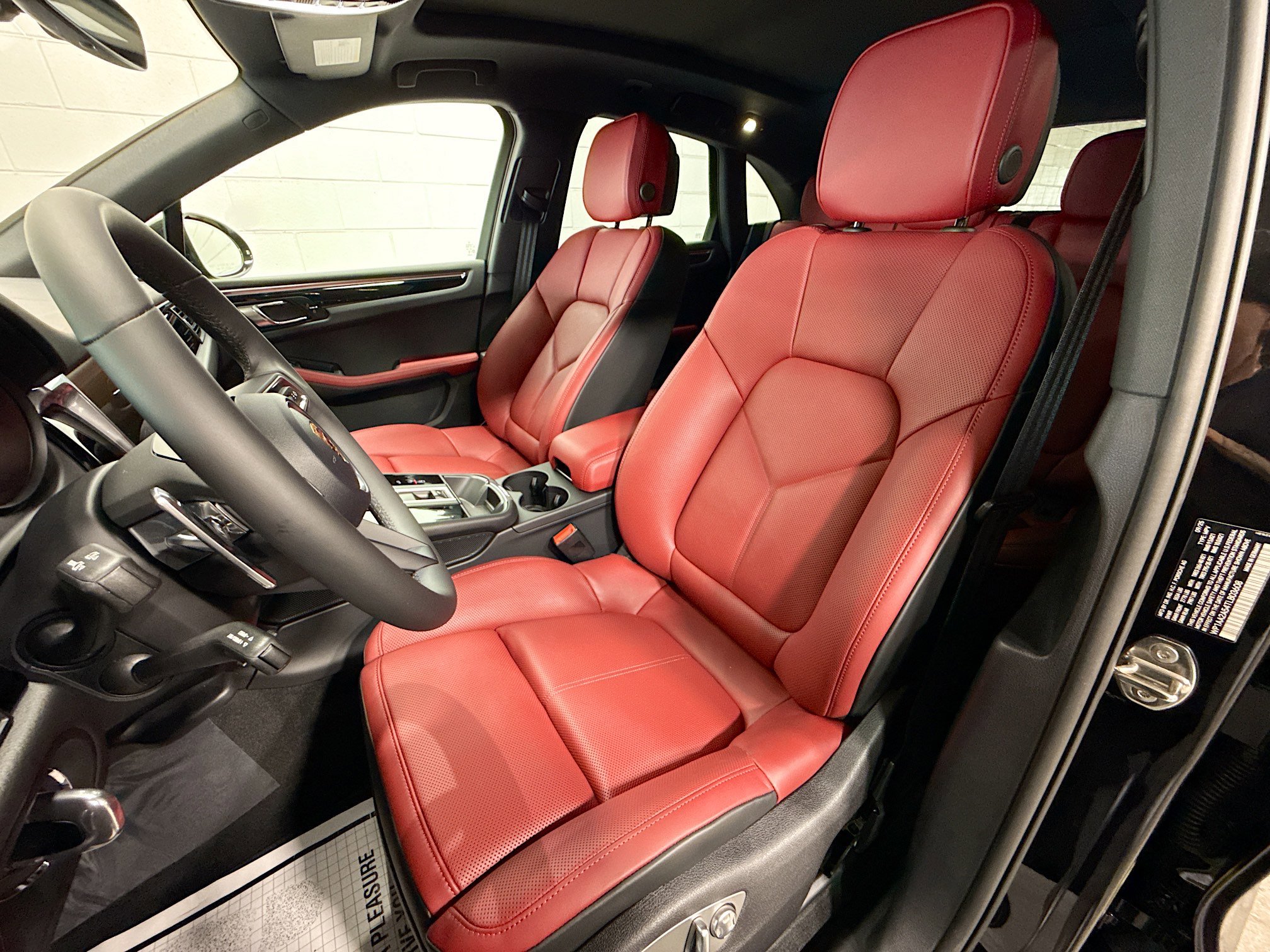 Certified 2026 Porsche Macan AWD/4WD image 5