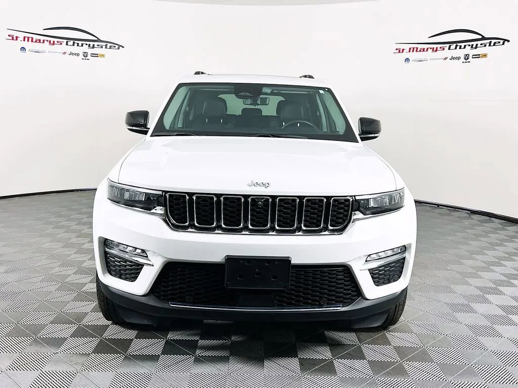 Used 2022 Jeep Grand Cherokee Limited w/ Luxury Tech Group II AWD/4WD image 3
