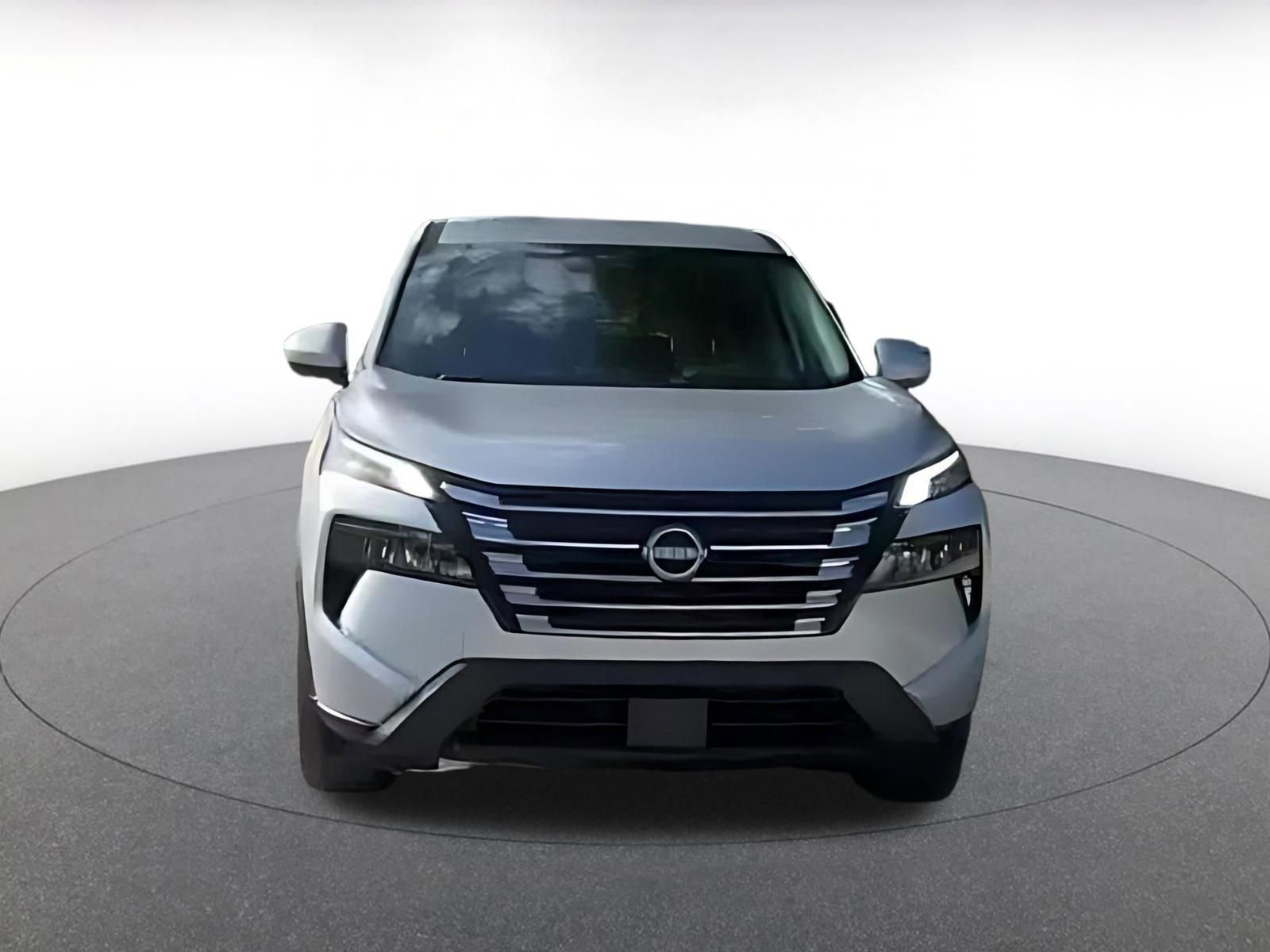 Used 2025 Nissan Rogue SV AWD/4WD image 3