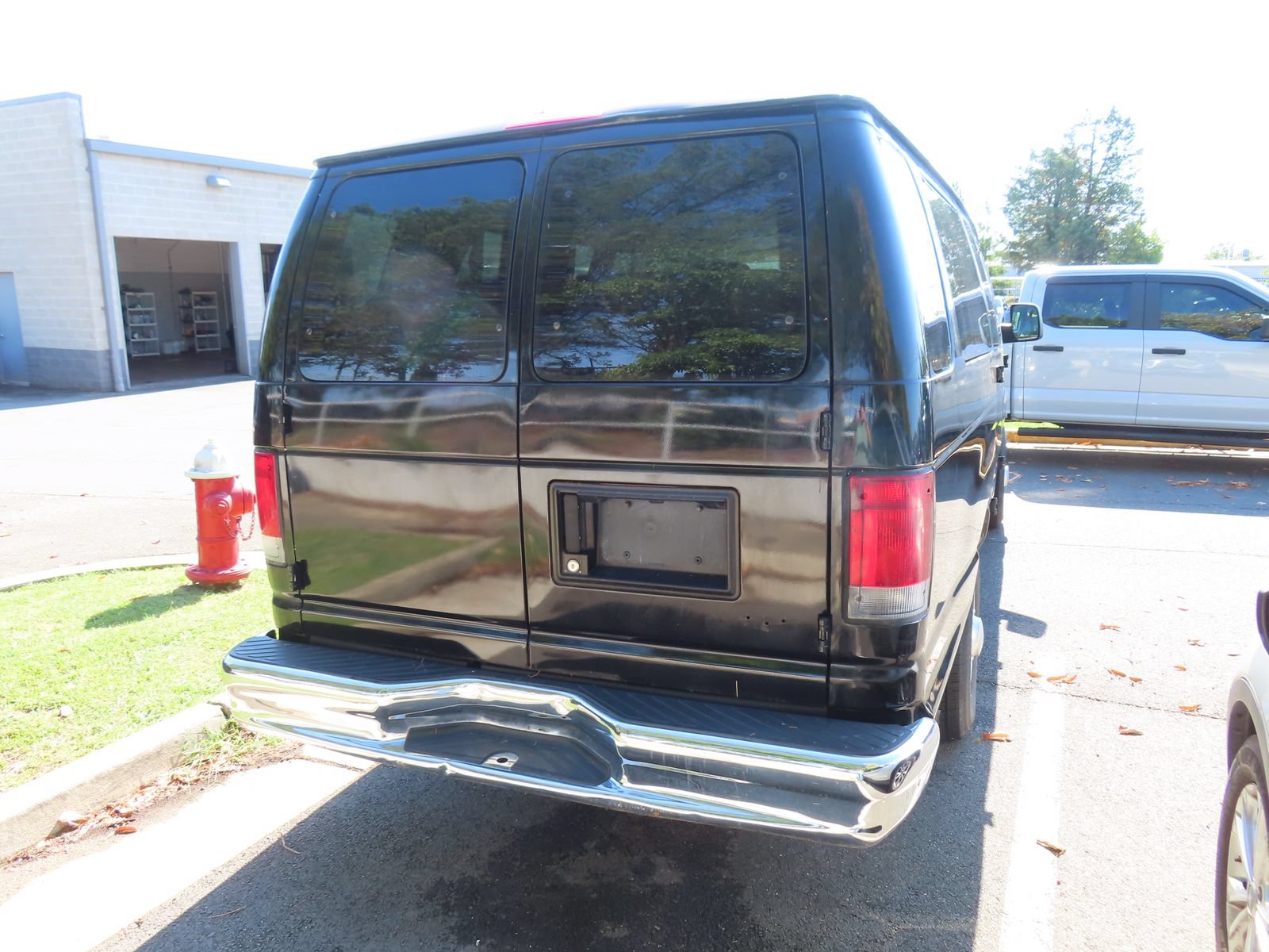 Used 2014 Ford E-350 and Econoline 350 XLT RWD image 5