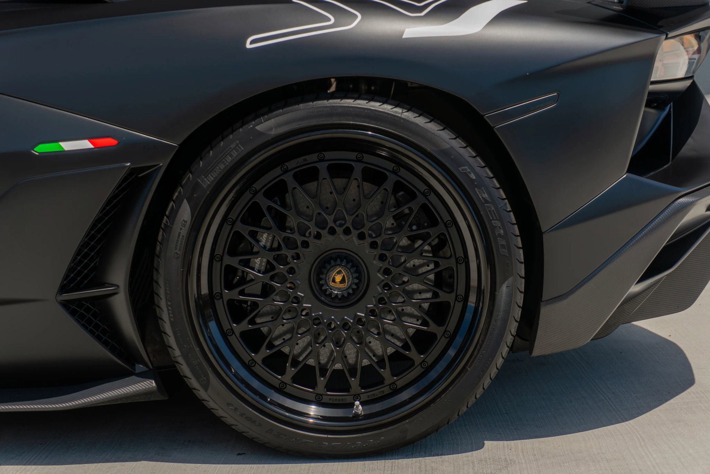 Used 2019 Lamborghini Aventador SVJ AWD/4WD image 22