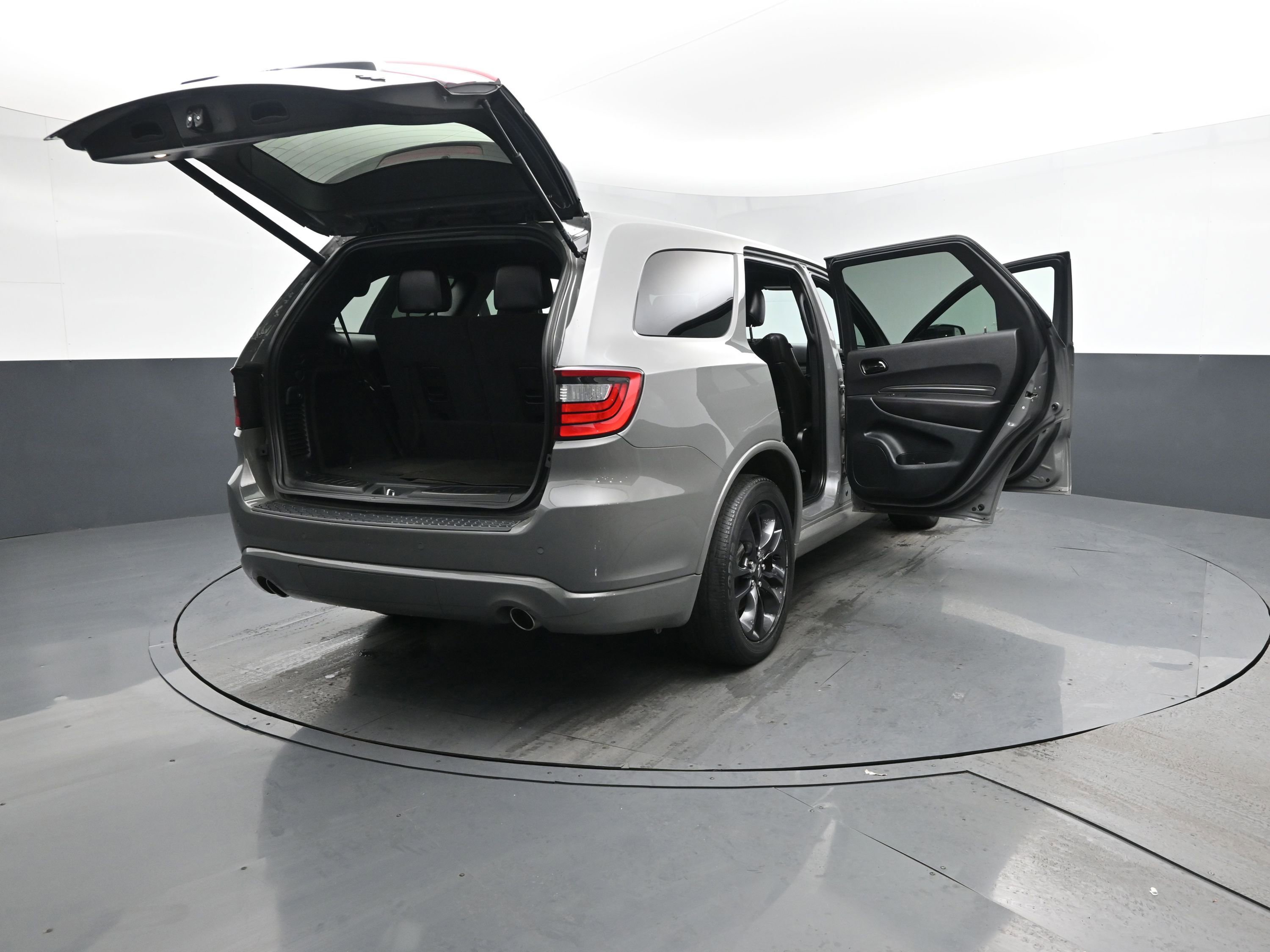 Used 2022 Dodge Durango R/T w/ Blacktop Package image 31