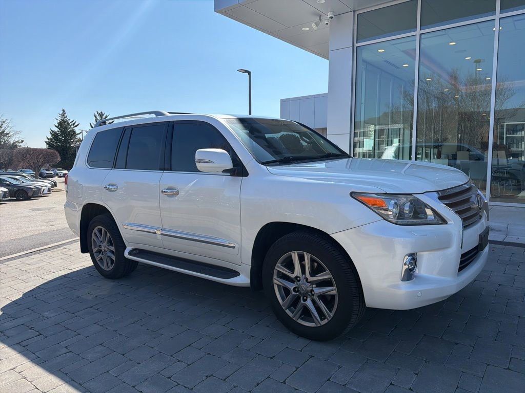 Used 2015 Lexus LX 570 4WD w/ Luxury Package image 4