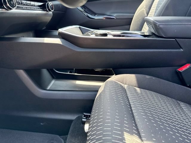 Used 2026 Chevrolet Equinox LT AWD/4WD image 9