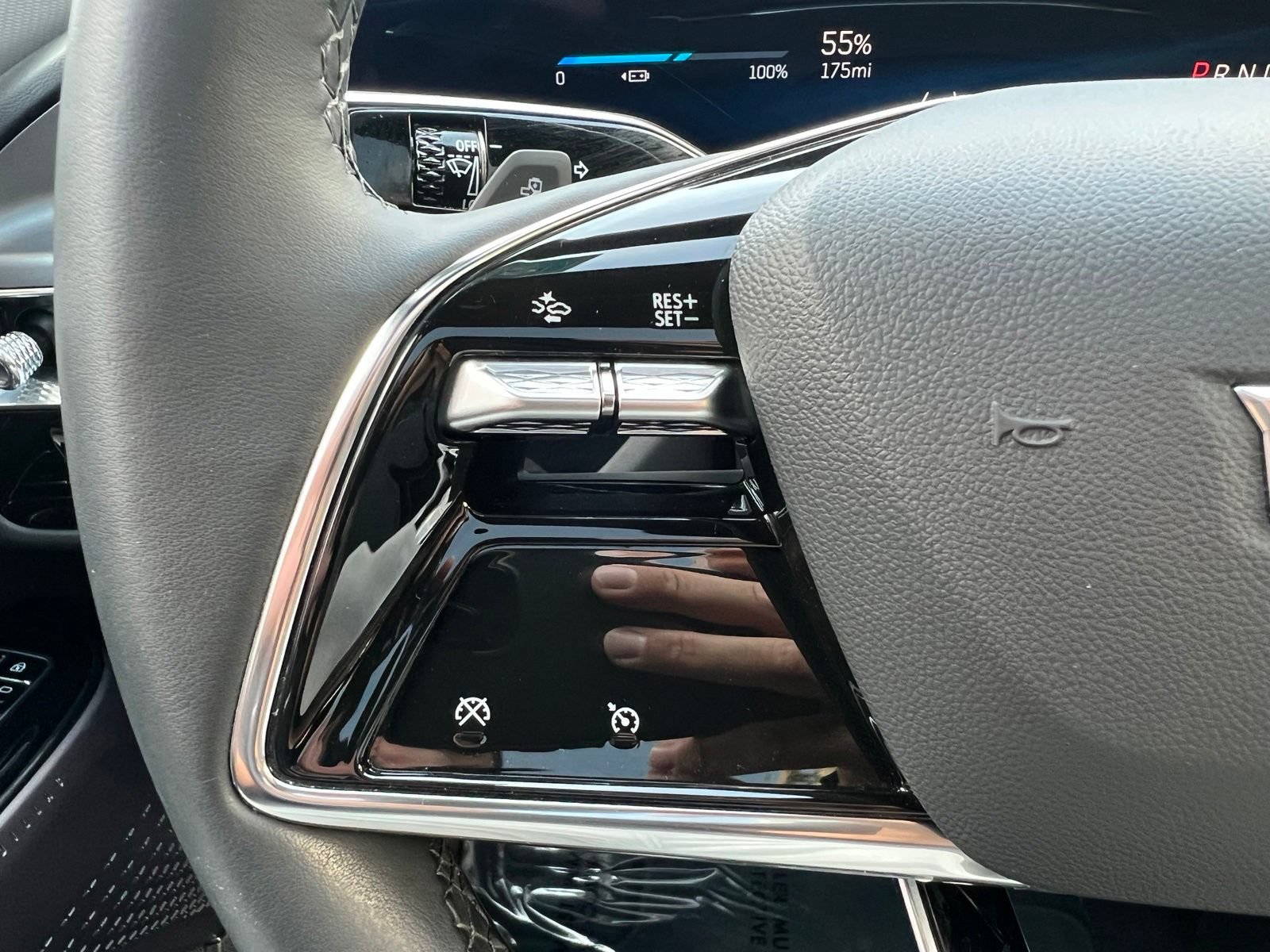 Used 2024 Cadillac Lyriq Tech AWD/4WD image 37