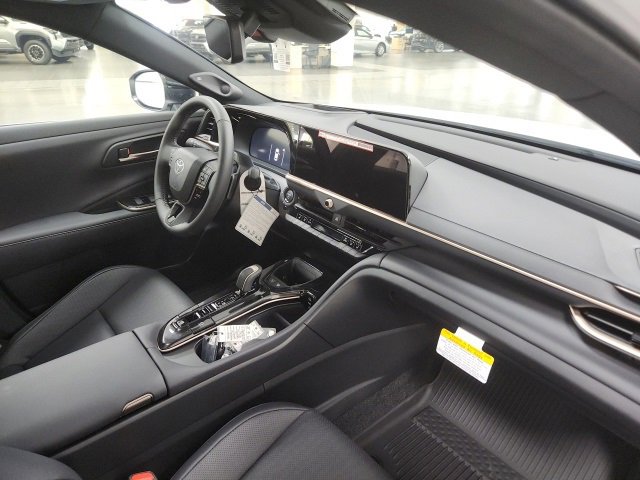 New 2026 Toyota Crown Platinum image 9