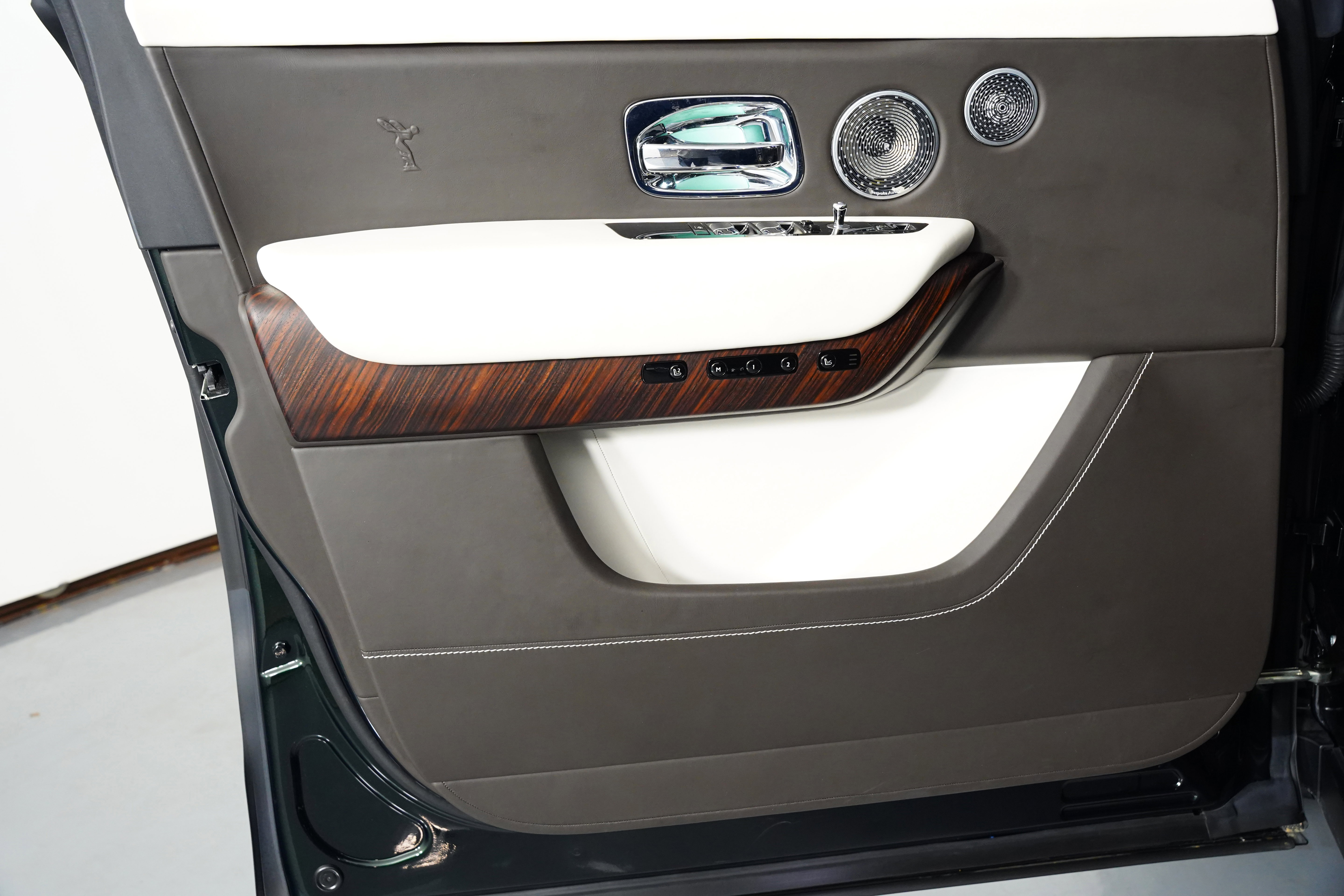 Used 2023 Rolls-Royce Cullinan w/ Cullinan Package image 46