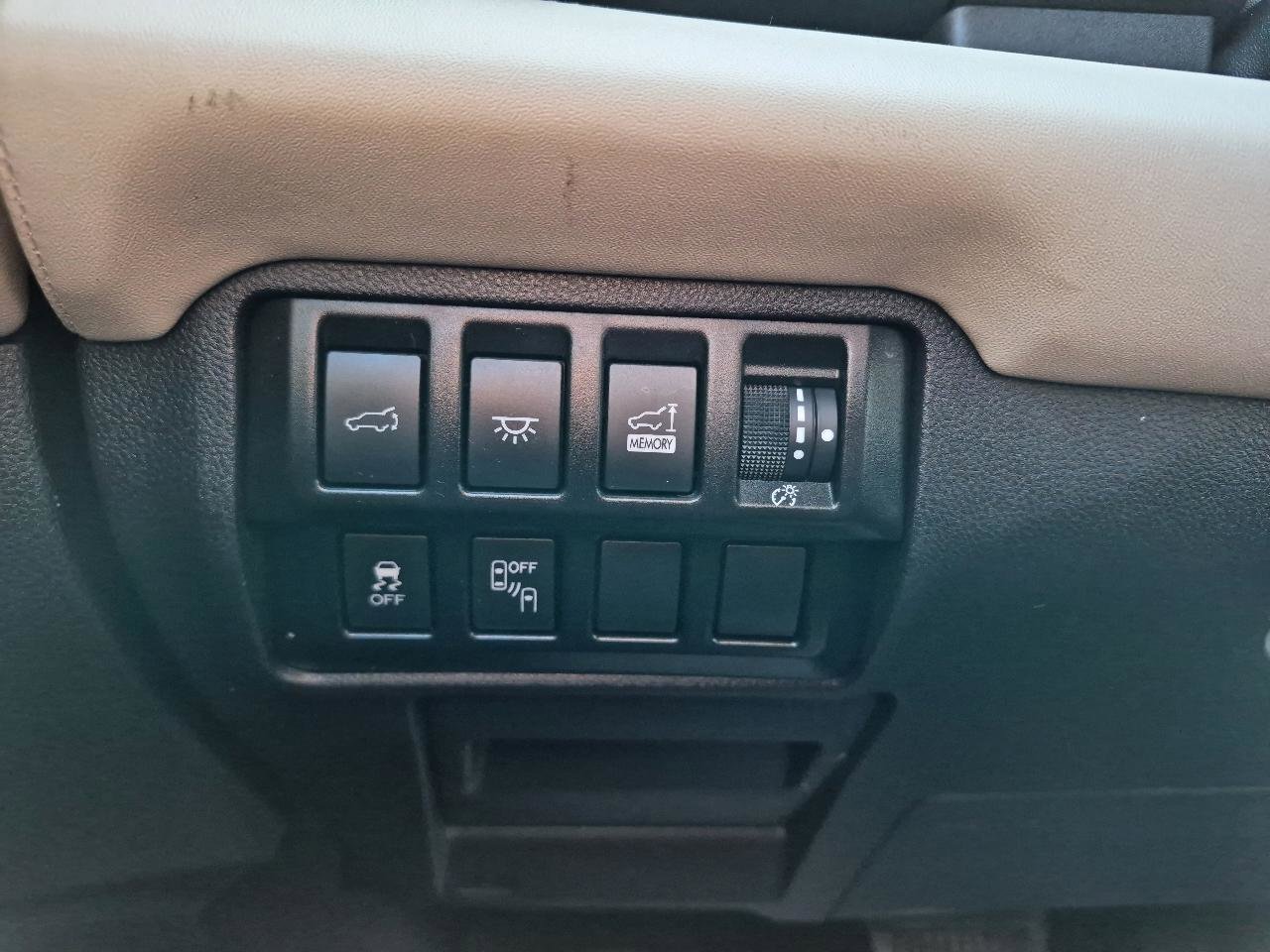 Used 2022 Subaru Ascent Limited w/ Technology Package image 18