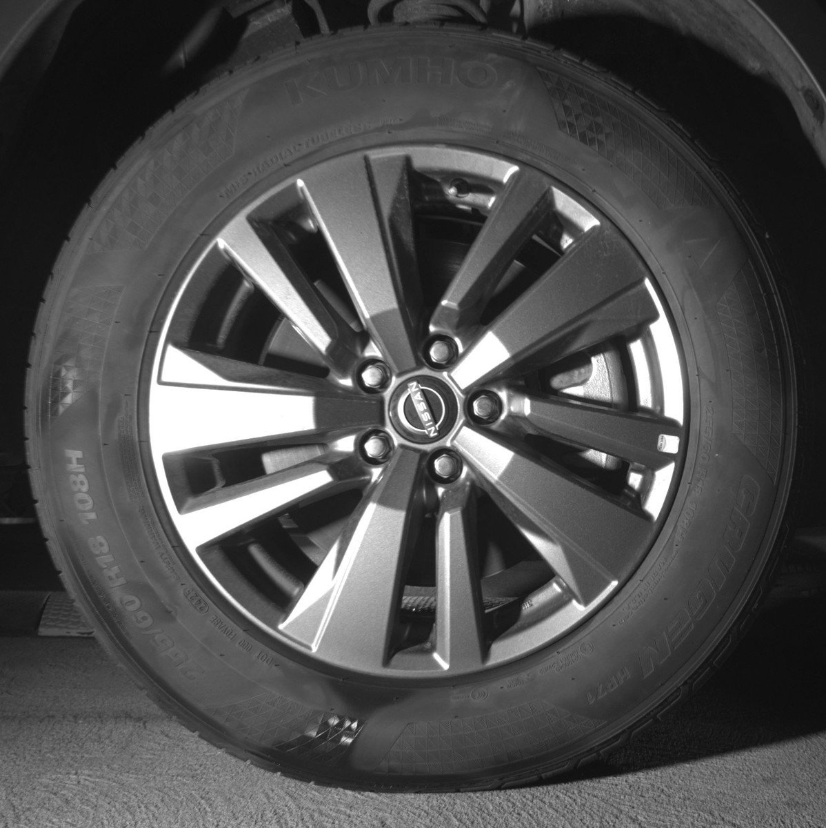 Used 2025 Nissan Pathfinder SV image 13