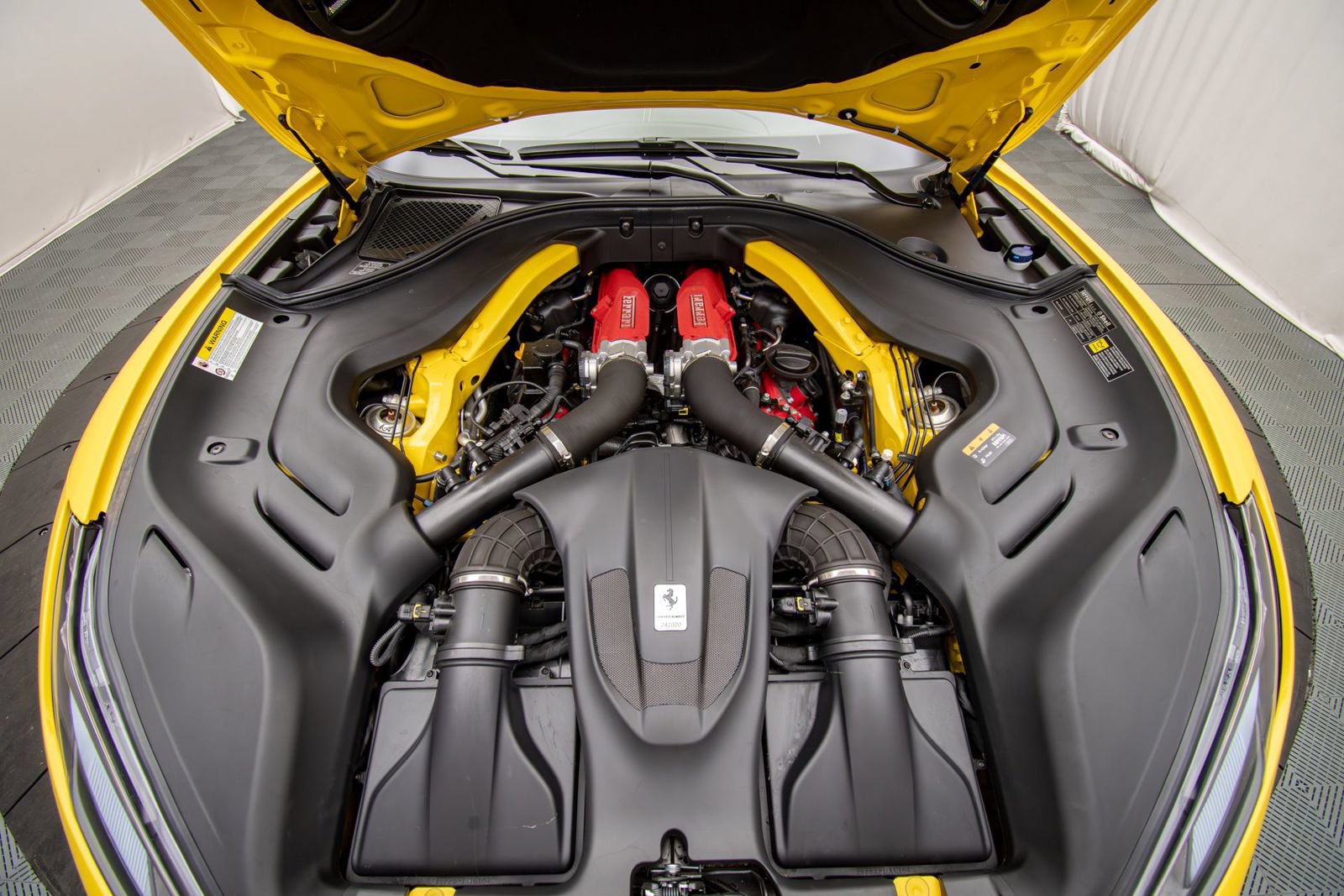 Used 2019 Ferrari Portofino RWD image 42