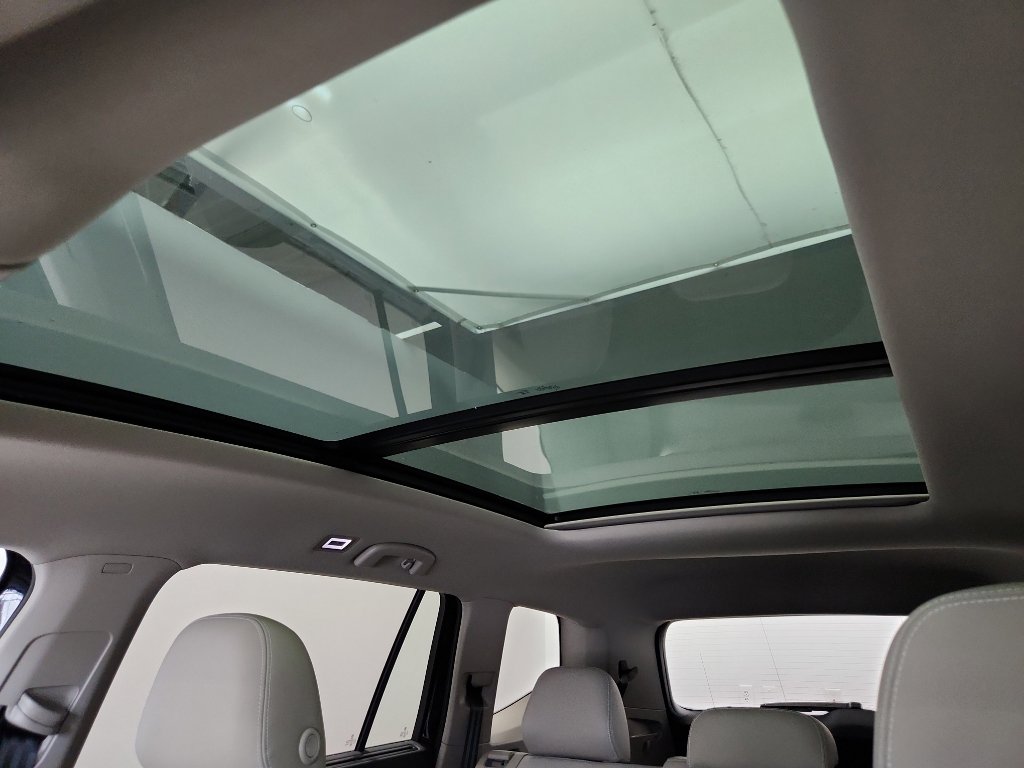 Certified 2025 Volkswagen Atlas SE w/ Panoramic Sunroof Package FWD image 29