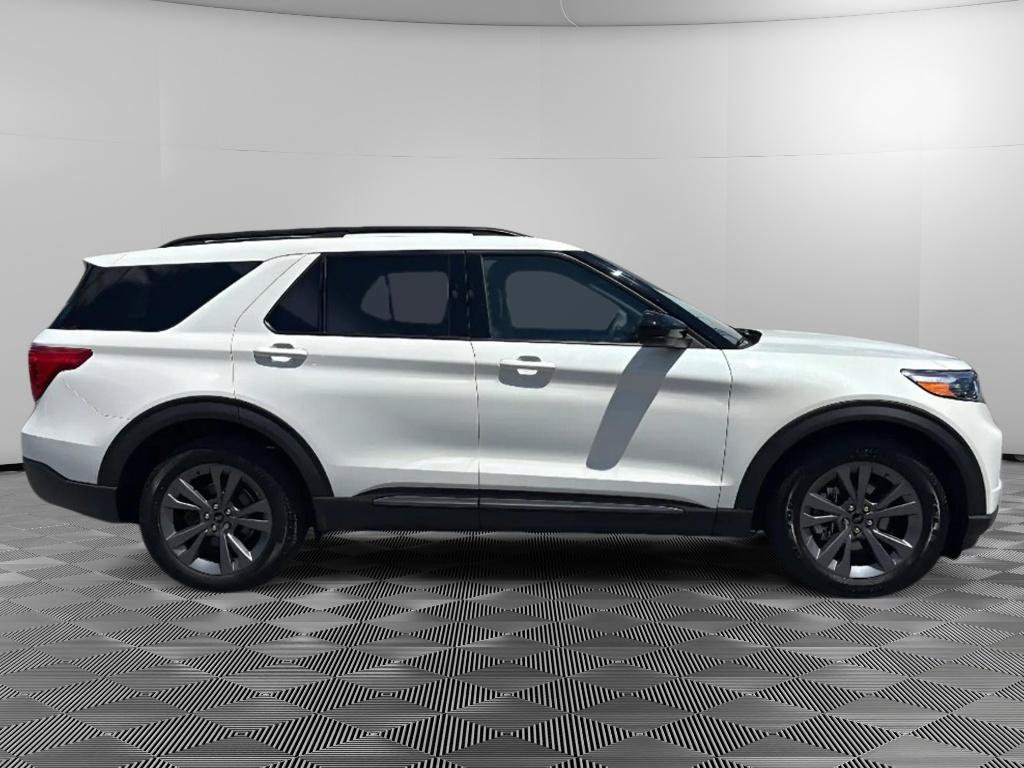 Used 2023 Ford Explorer XLT w/ Equipment Group 202A AWD/4WD image 6