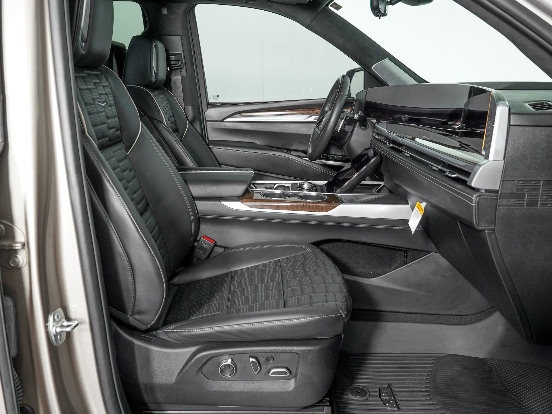 Used 2025 Cadillac Escalade Sport Platinum w/ LPO, ONYX Package AWD/4WD image 10