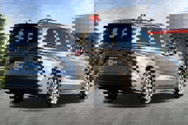 Used 2024 Toyota Sienna XLE w/ XLE Plus Package FWD image 5